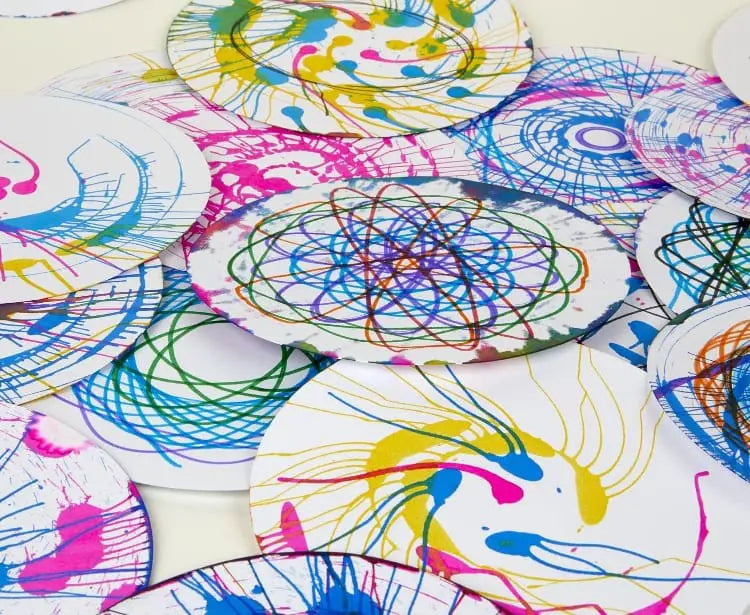 CRAYOLA – SPIN AND SPIRAL ART STATION MANDALA