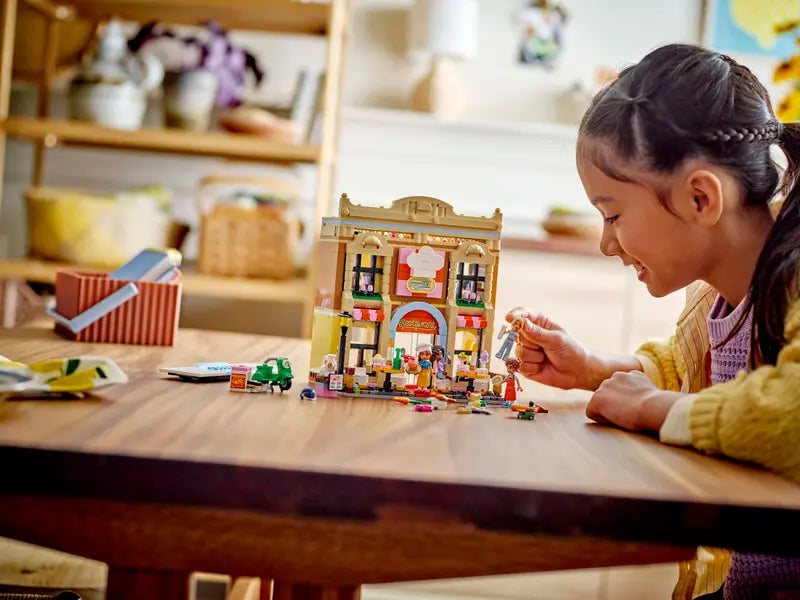 LEGO Friends Restaurant and Cooking School (42655)