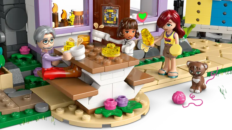 LEGO Friends Beekeepers’ House and Flower Garden (42669)