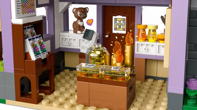 LEGO Friends Beekeepers’ House and Flower Garden (42669)