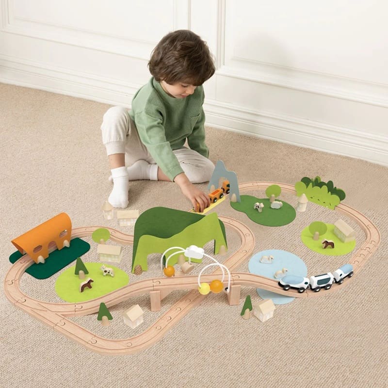 NEW NATURAL TRAIN SET
