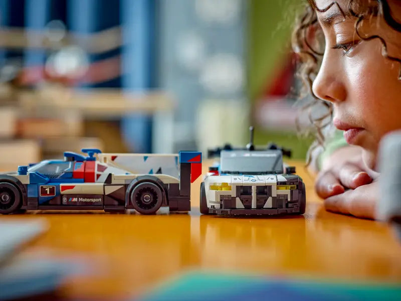 LEGO BMW M4 GT3 & BMW M Hybrid V8 (76922)