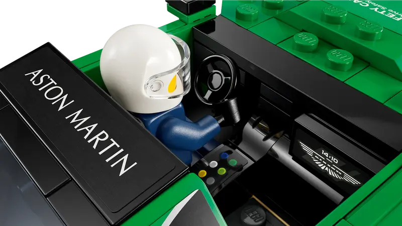 LEGO Aston Martin Safety Car & AMR23 (76925)