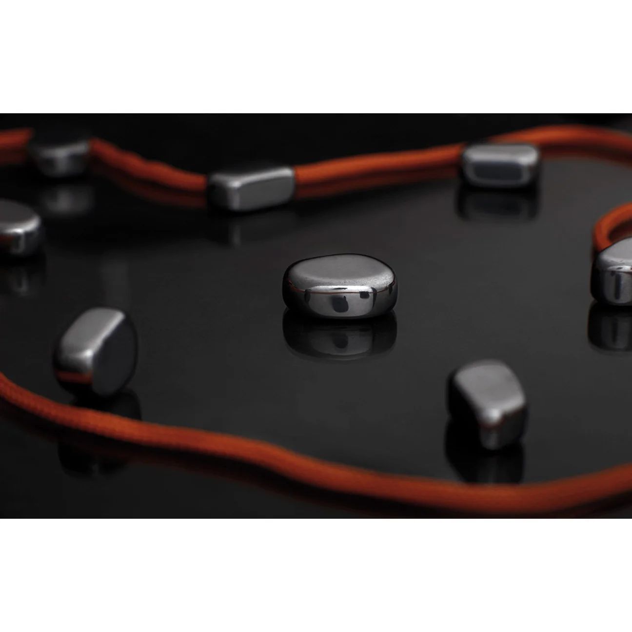 Kluster - لعبة المغناطيس