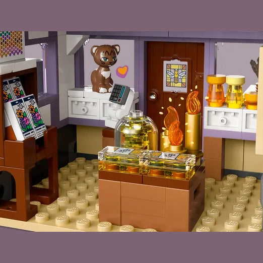 LEGO Friends Beekeepers’ House and Flower Garden (42669) by LEGO