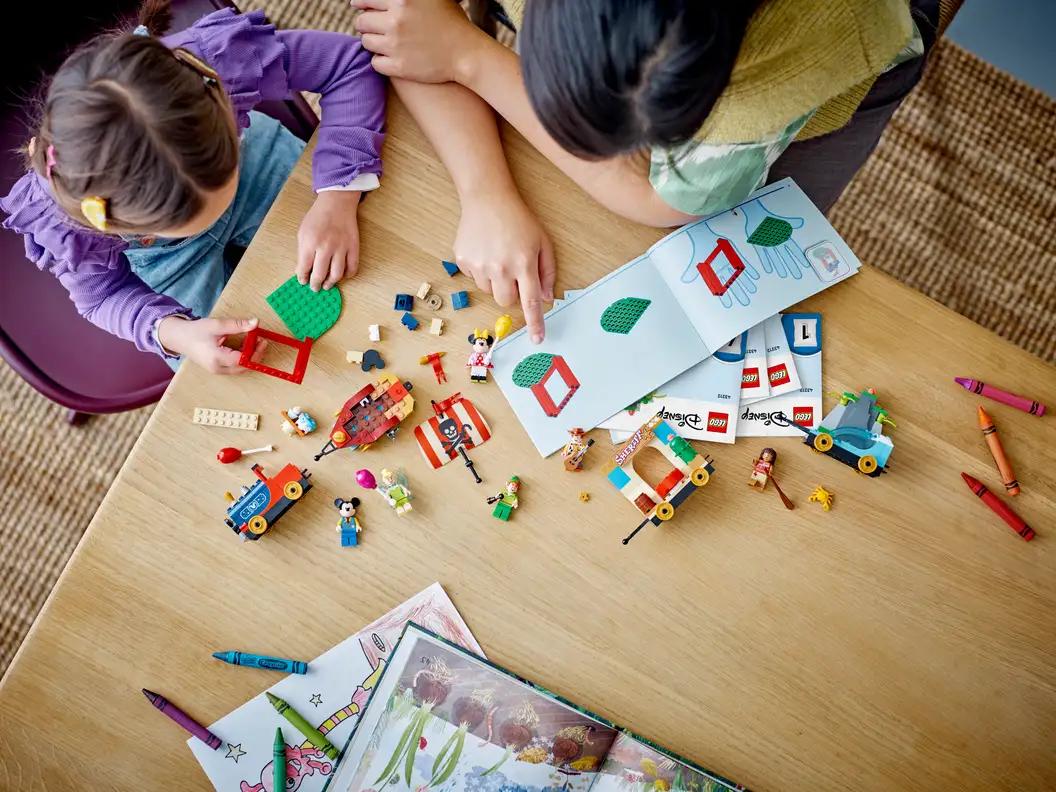 LEGO Disney Celebration Train (43212)