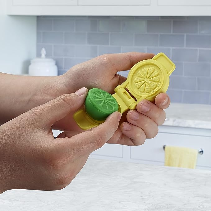 Play-Doh Kitchen Creations Juice Squeezin by Hasbro