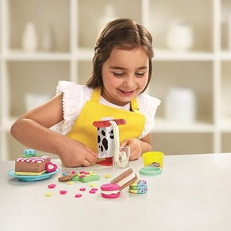 Play-Doh Kitchen Creations Milk and Cookies Set by Hasbro
