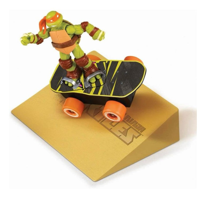 Turtle Ninja Sewer Spinnin' Skateboard by Playmates Toys