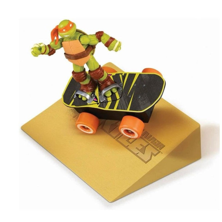 Turtle Ninja Sewer Spinnin' Skateboard by Playmates Toys