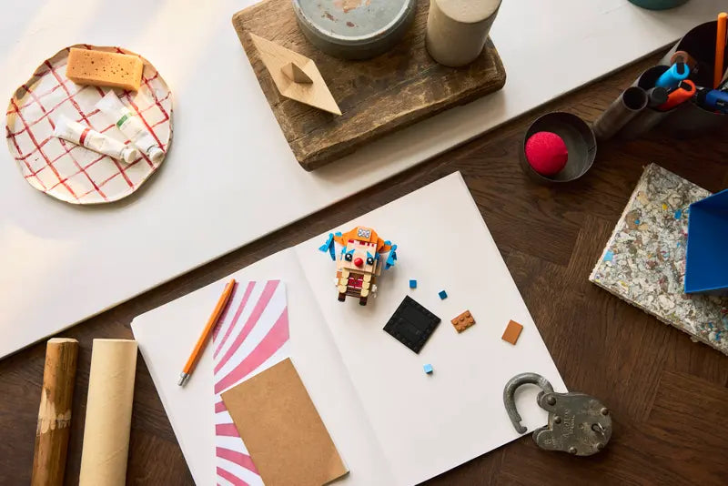 LEGO Buggy the Clown Figure (40800)