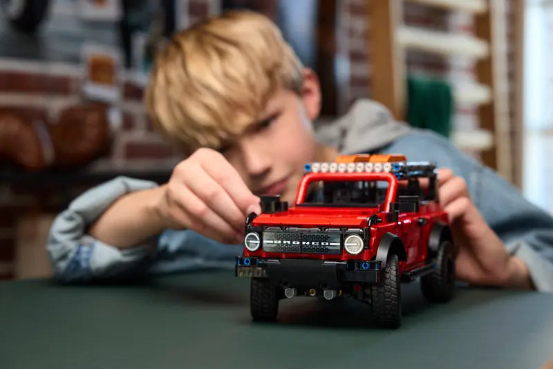 LEGO Ford Bronco SUV (42213)