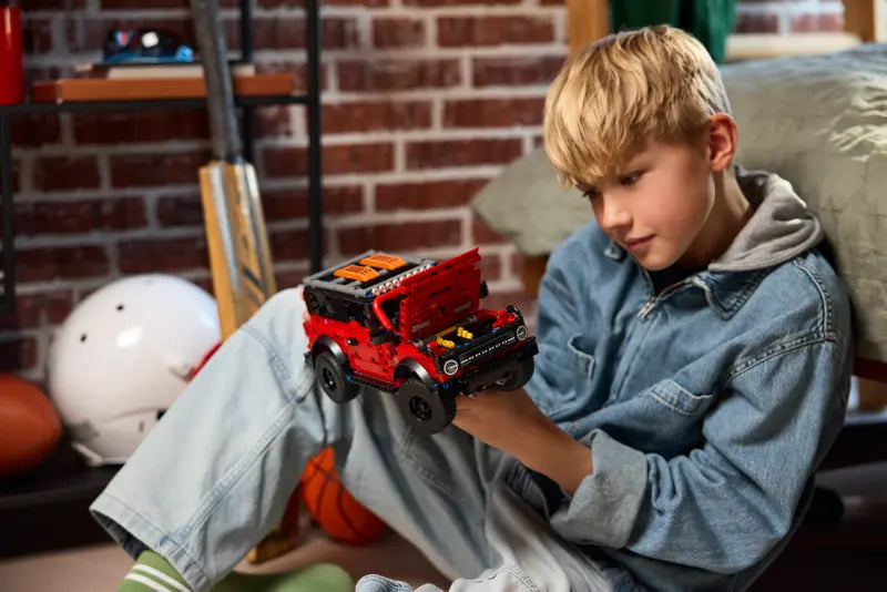 LEGO Ford Bronco SUV (42213)