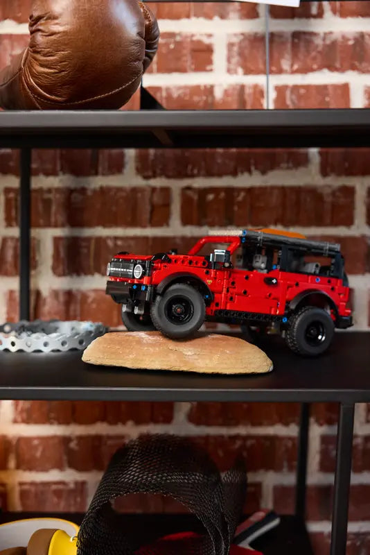 LEGO Ford Bronco SUV (42213)