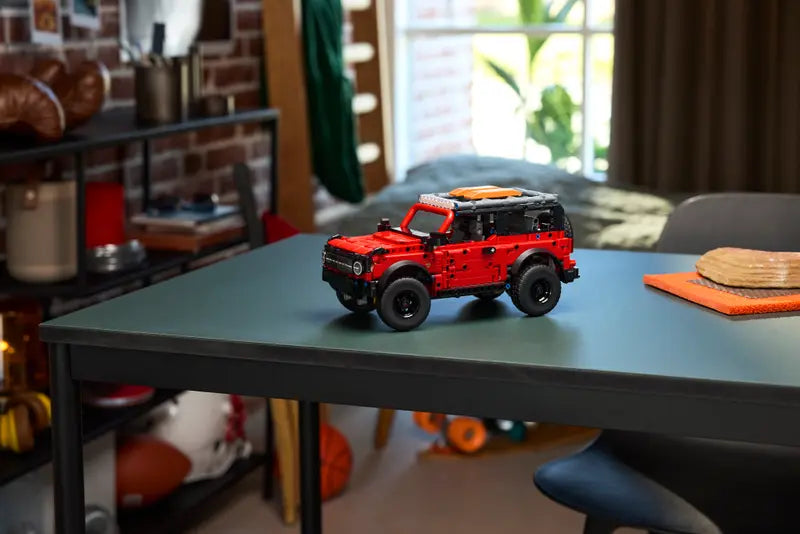 LEGO Ford Bronco SUV (42213)