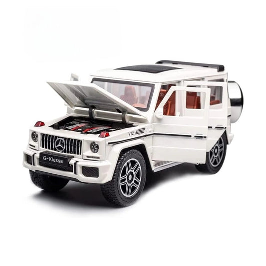Mercedes-Benz G-Class 1:24 Die-Cast Car by CHE ZHI