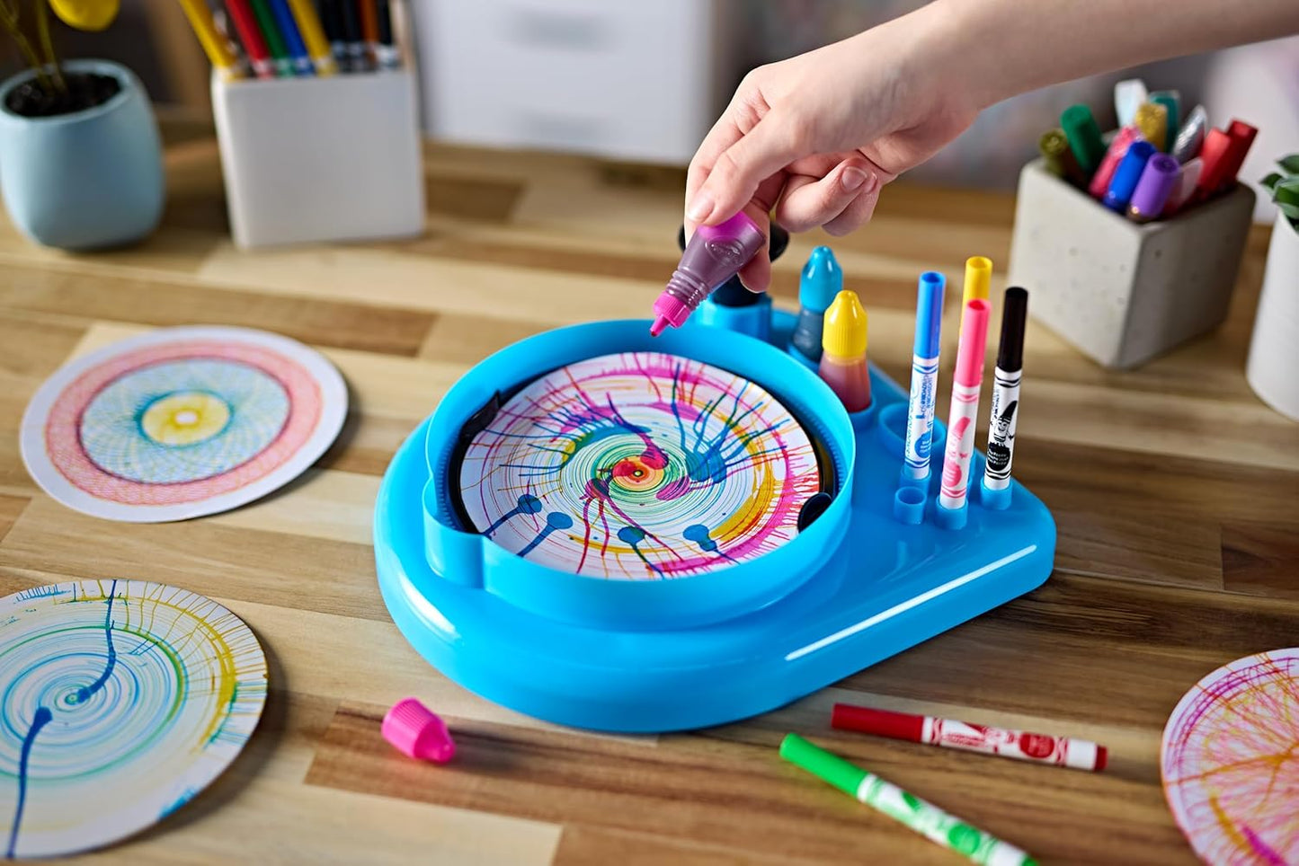 SPIN & SPIRAL ART STATION