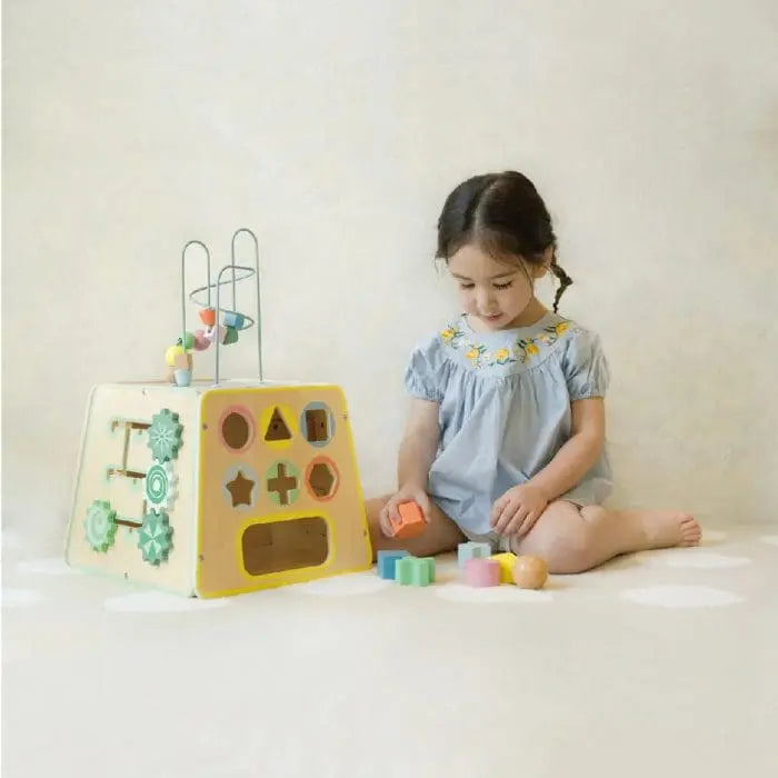 CLASSIC WORLD ARTY ACTIVITY CUBE by Classic World