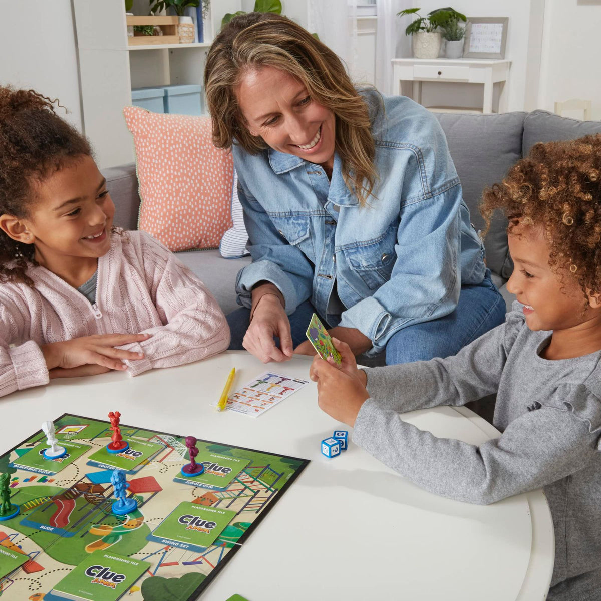 CLUEDO JUNIOR ( ENG/FR) by Hasbro