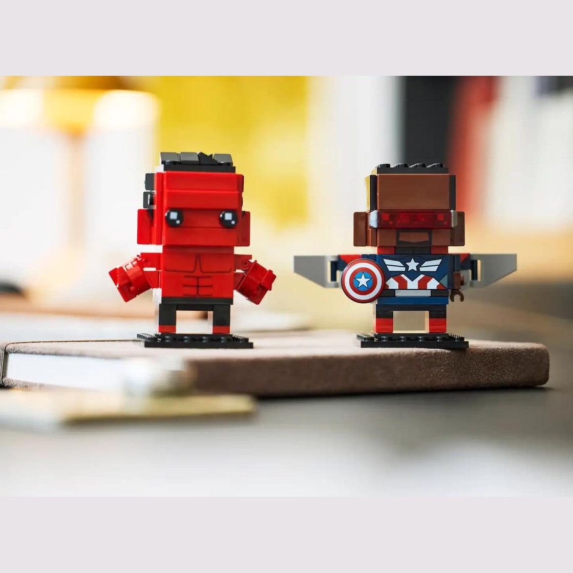 LEGO Captain America & Red Hulk Figures (40668) by LEGO