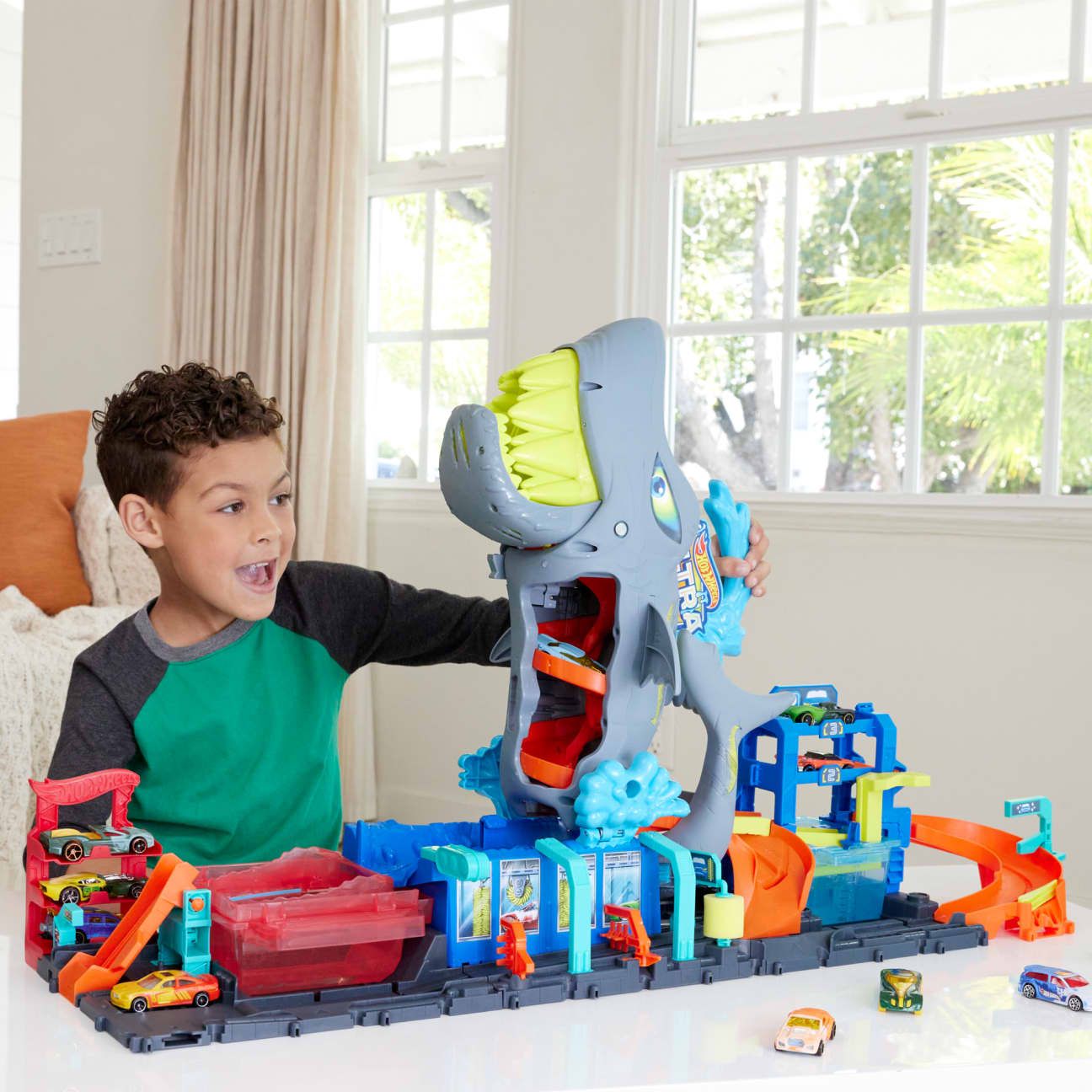 Hot Wheels City Ultra Shark Car Wash by Mattel