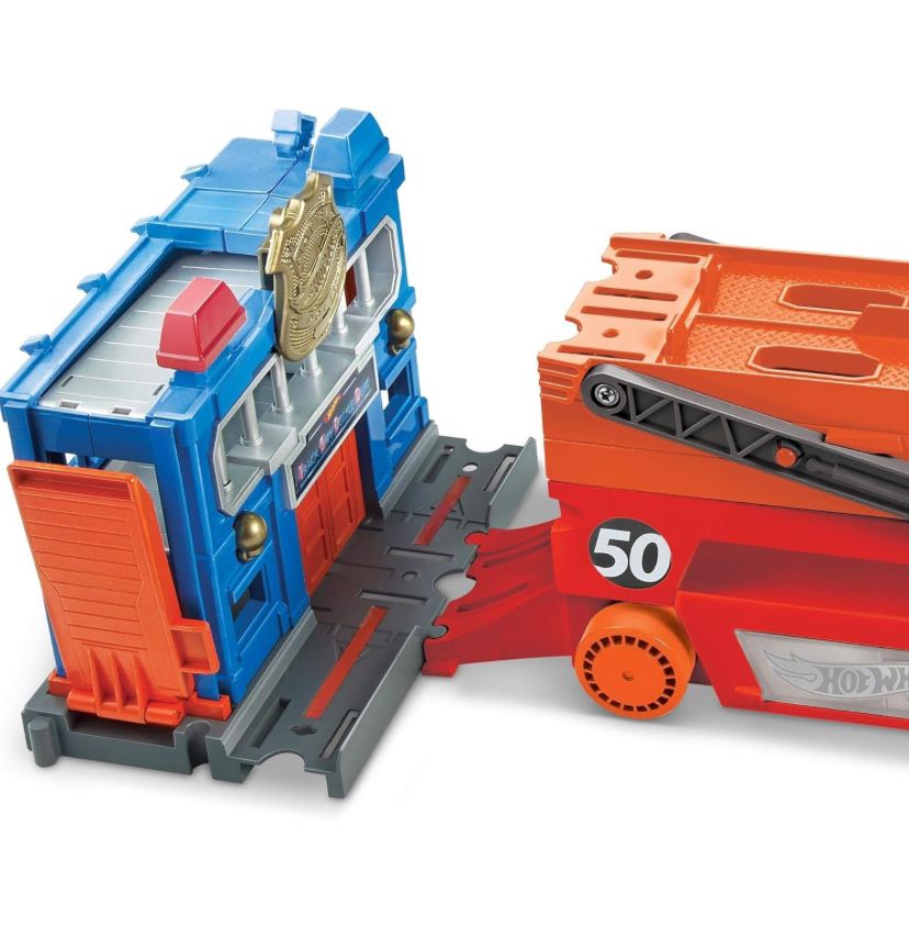 Hot Wheels Action Mega hauler / transporter