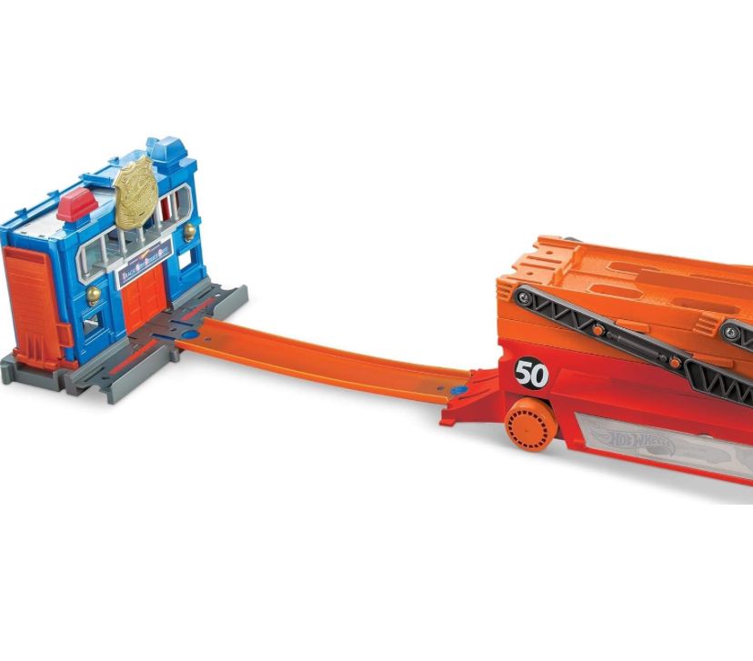 Hot Wheels Action Mega hauler / transporter