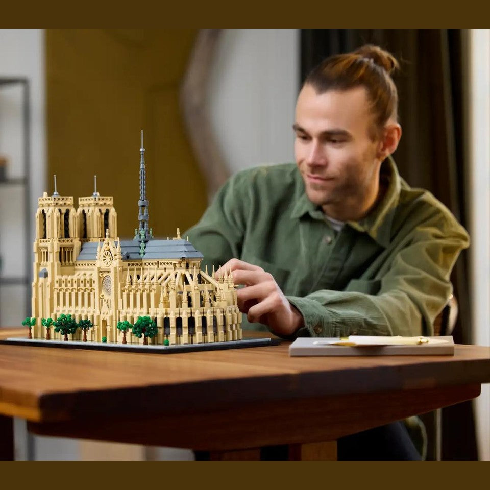 LEGO Architecture Notre-Dame de Paris (21061) by LEGO