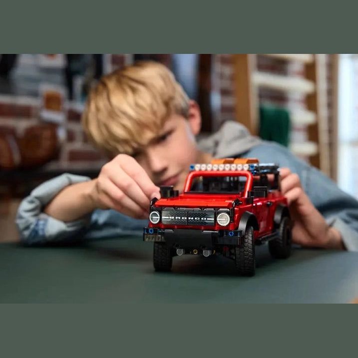 LEGO Ford Bronco SUV (42213) by LEGO