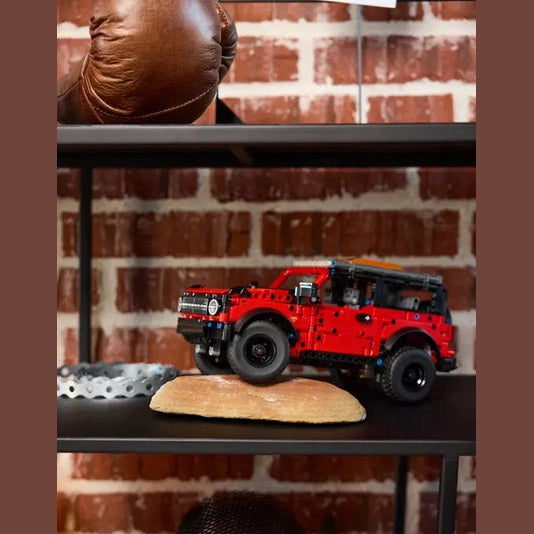 LEGO Ford Bronco SUV (42213) by LEGO