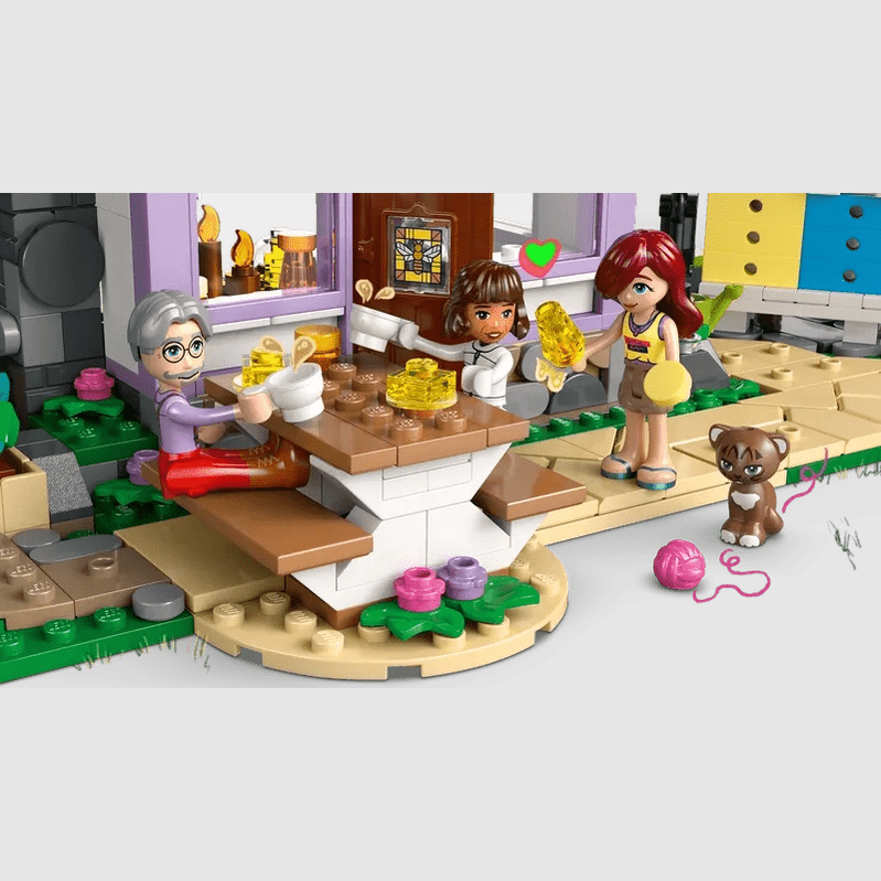 LEGO Friends Beekeepers’ House and Flower Garden (42669) by LEGO