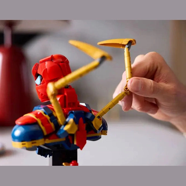LEGO Iron Spider-Man Bust (76326) by LEGO