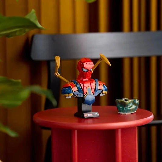 LEGO Iron Spider-Man Bust (76326) by LEGO