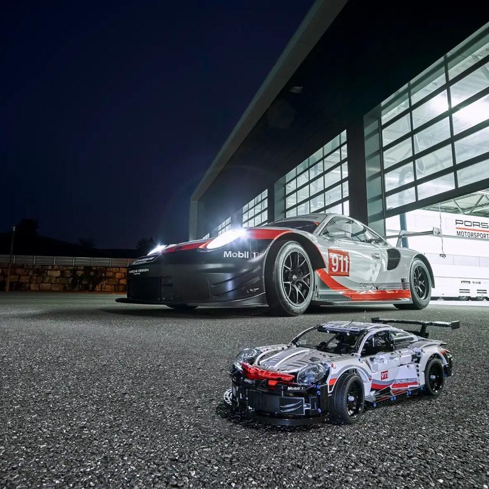 LEGO Technic PORSCHE 911 RSR (42096) by LEGO