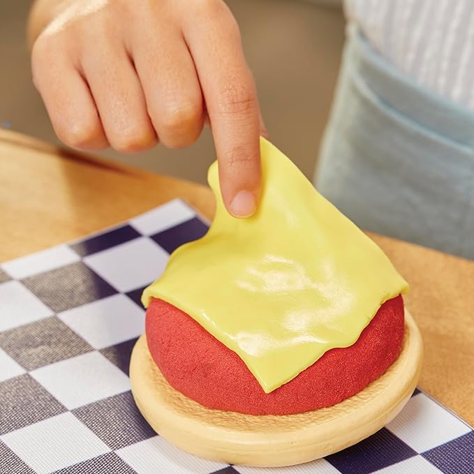 Little Tikes Creative Chefs Cheeseburger and Fries Kit with by MGA Entertainment