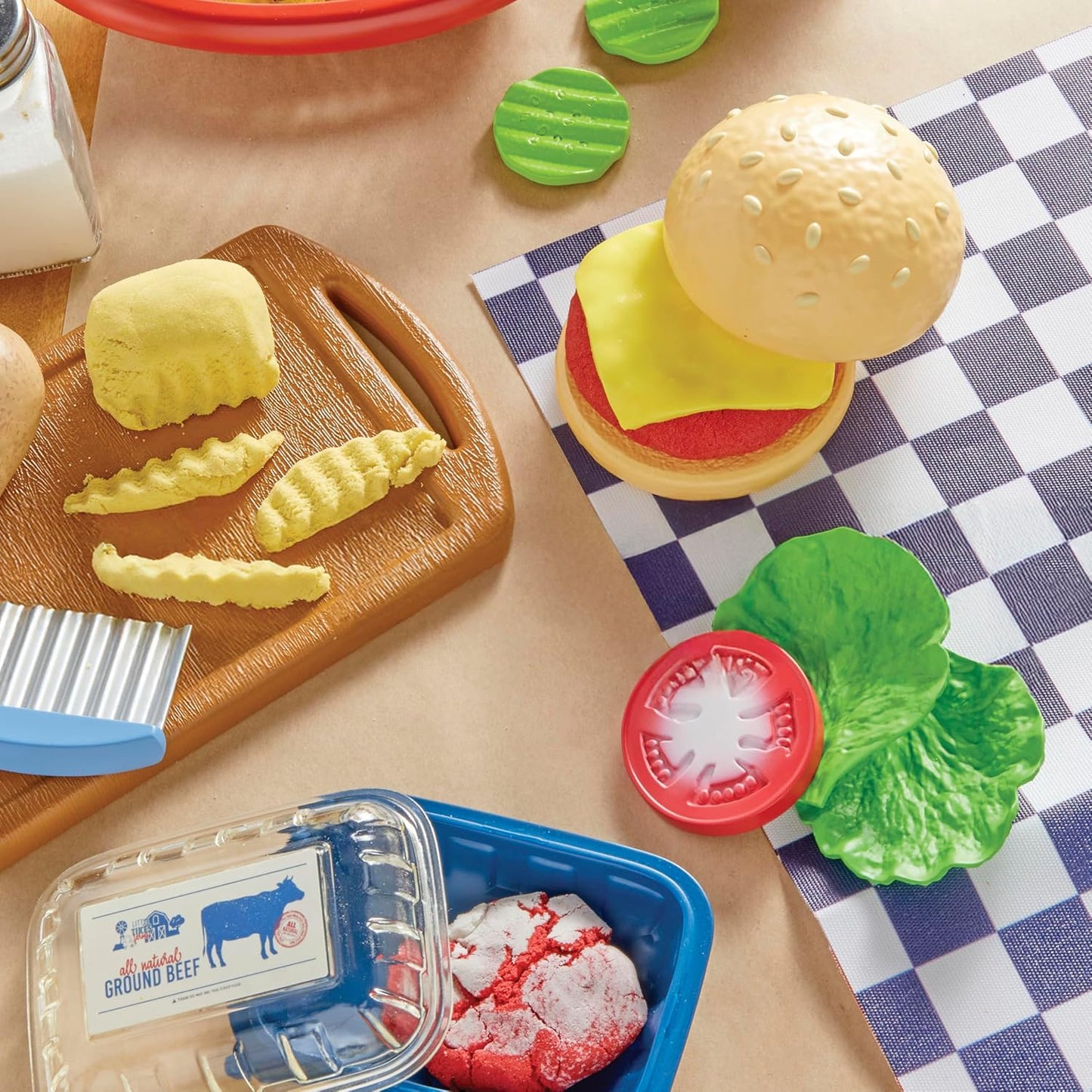 Little Tikes Creative Chefs Cheeseburger and Fries Kit with by MGA Entertainment