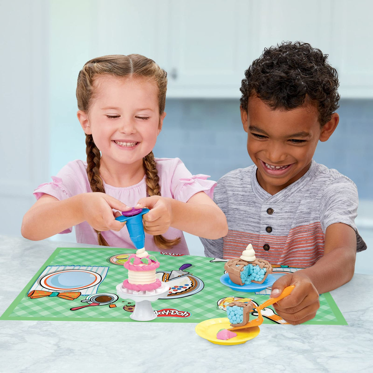 PLAY DOH SWEET CAKES PLAYSET by Hasbro