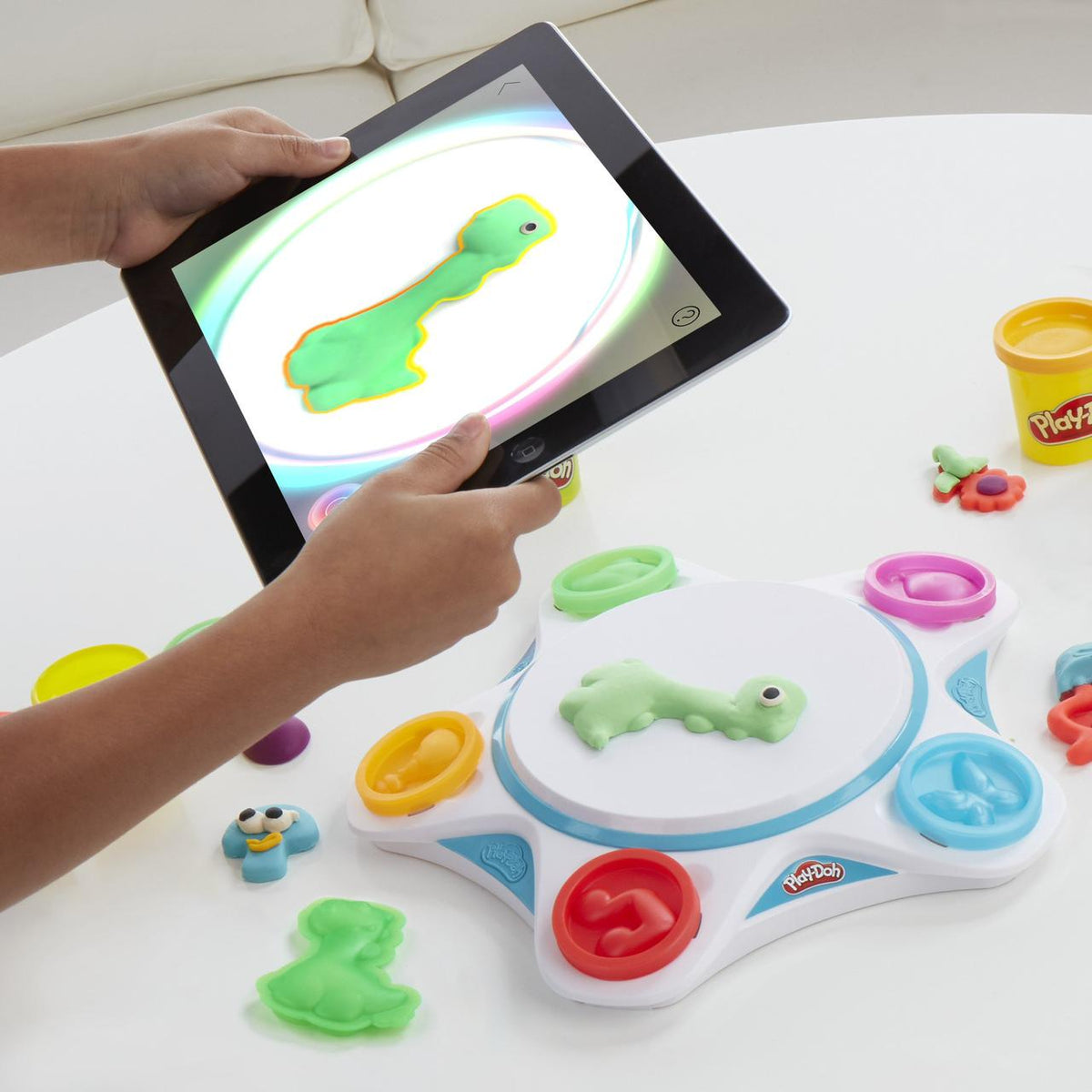 PLAY-DOH TOUCH SHAPE TO LIFE STUDIO by Hasbro