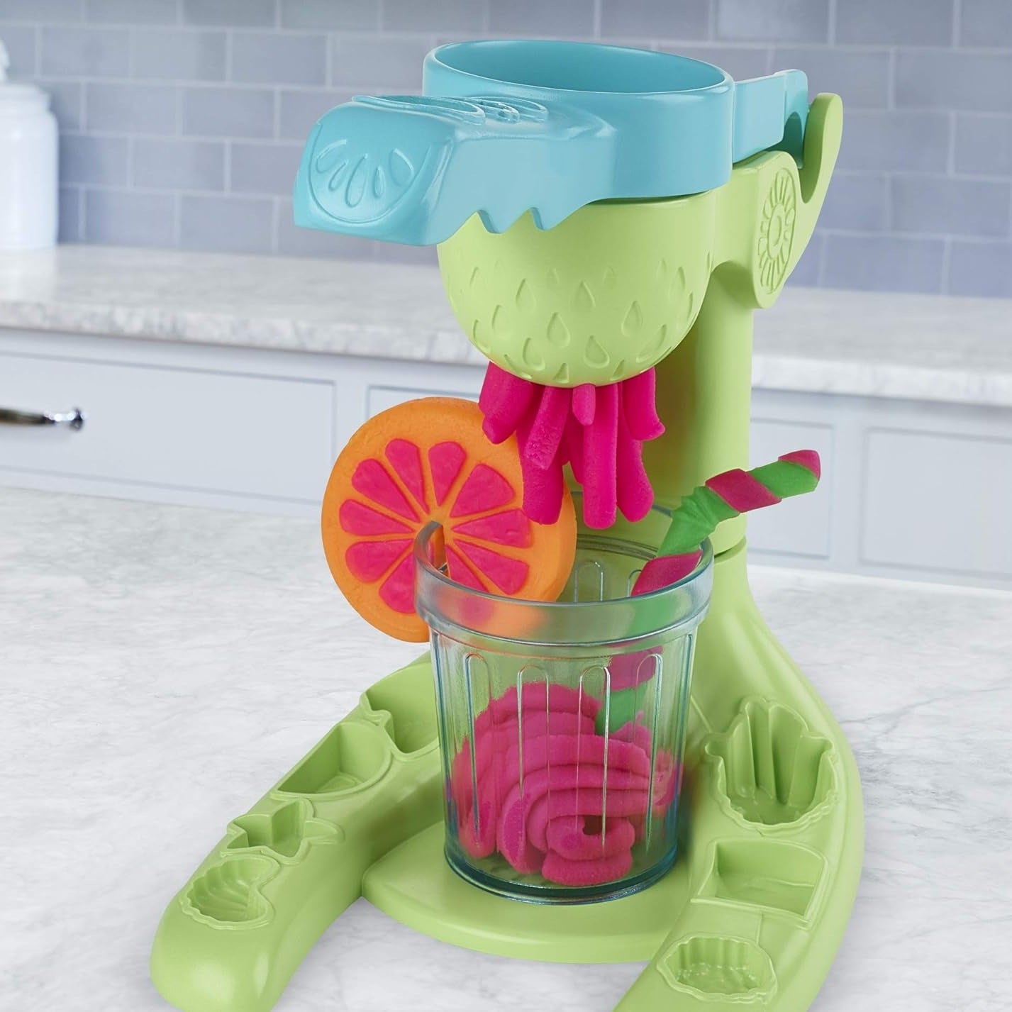 Play-Doh Kitchen Creations Juice Squeezin by Hasbro