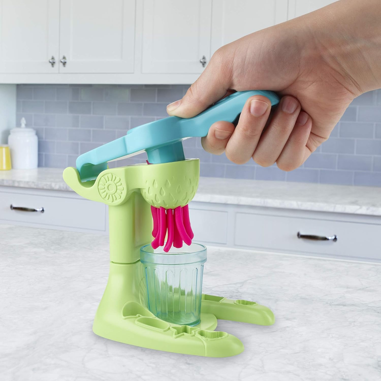 Play-Doh Kitchen Creations Juice Squeezin by Hasbro