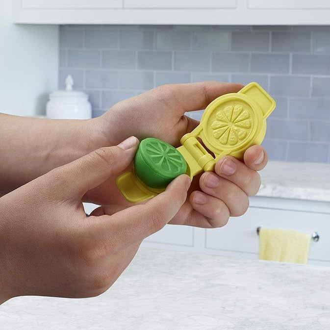 Play-Doh Kitchen Creations Juice Squeezin by Hasbro