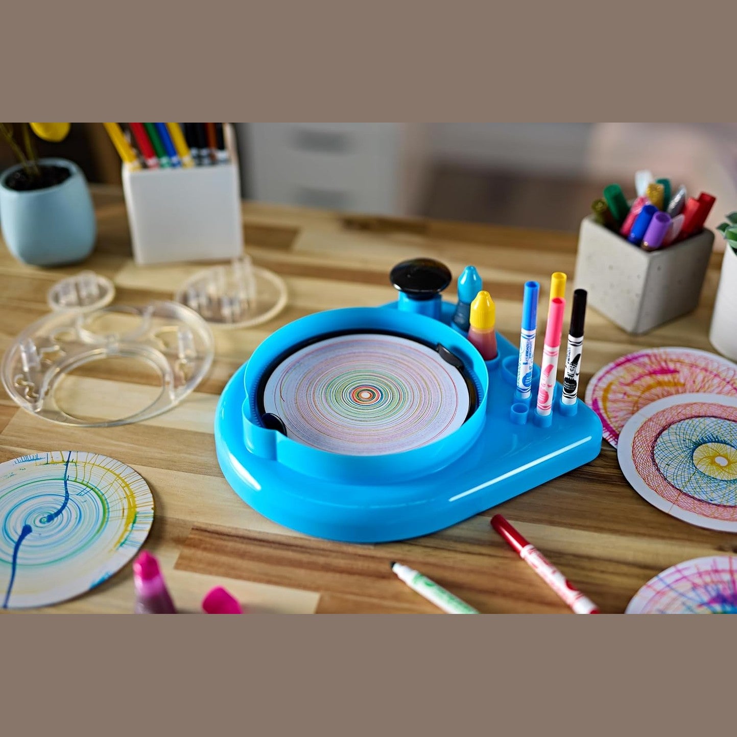 SPIN & SPIRAL ART STATION by Crayola