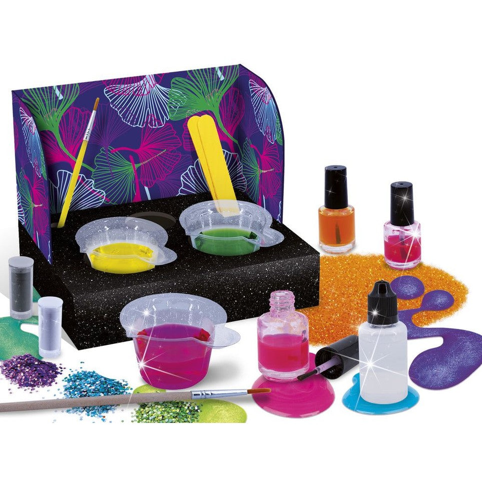 THE SCIENCE OF NAIL POLISH by Lisciani